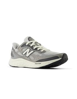 Zapatilla New Balance Fresh Foam Arishi v4 Hombre Gris